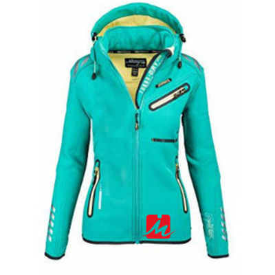 La chaqueta que camina al aire libre Champing de las mujeres de las chaquetas de Softshell de la prenda impermeable de Spandex del poliéster