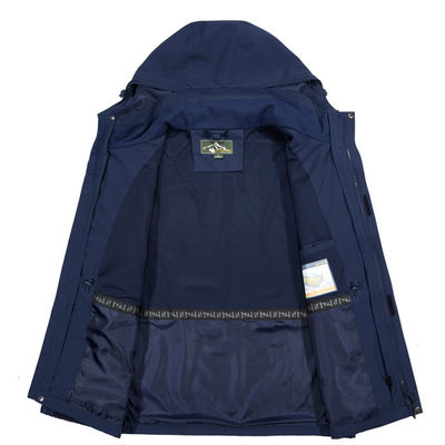 Chaqueta de la guarnición del poliéster del paño grueso y suave del invierno de las chaquetas de Softshell de la prenda impermeable de la cazadora