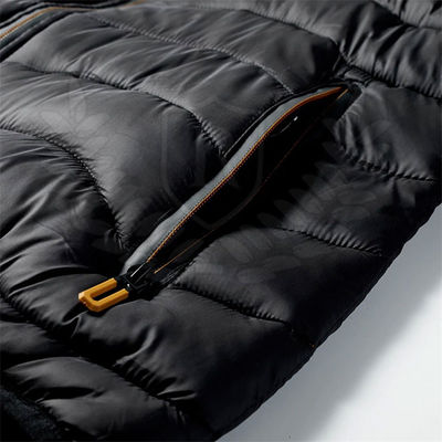 Las chaquetas ligeras de encargo del invierno de la cazadora de la burbuja impermeabilizan las mangas desprendibles respirables