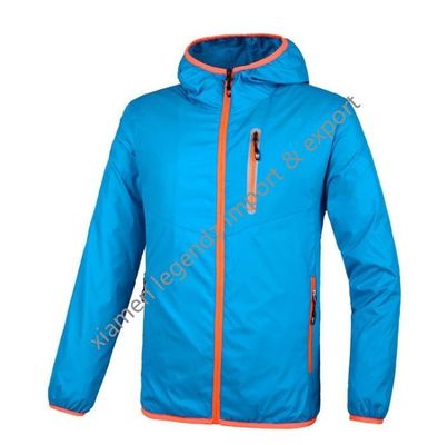 Chaqueta clásica de la cazadora de Packable de las chaquetas ligeras a prueba de viento del OEM