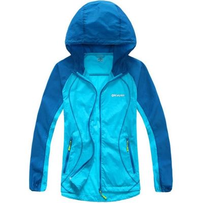 Las mujeres ligeras corrientes clásicas de la chaqueta se divierten la chaqueta impermeable respirable encapuchada de Packable